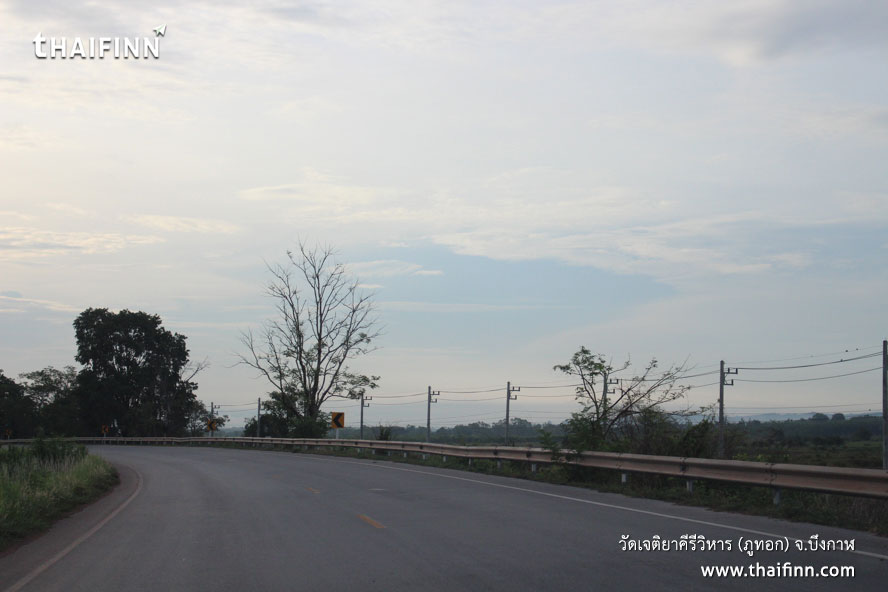 วัดเจติยาคีรีวิหาร (ภูทอก) จังหวัดบึงกาฬ วัดเจติยาคีรีวิหาร (ภูทอก) จังหวัดบึงกาฬ)