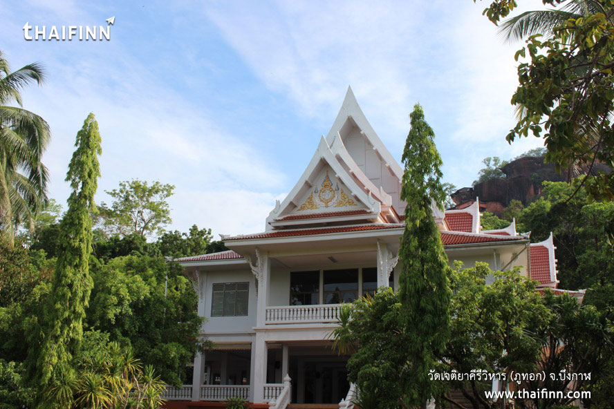 วัดเจติยาคีรีวิหาร (ภูทอก) จังหวัดบึงกาฬ วัดเจติยาคีรีวิหาร (ภูทอก) จังหวัดบึงกาฬ)