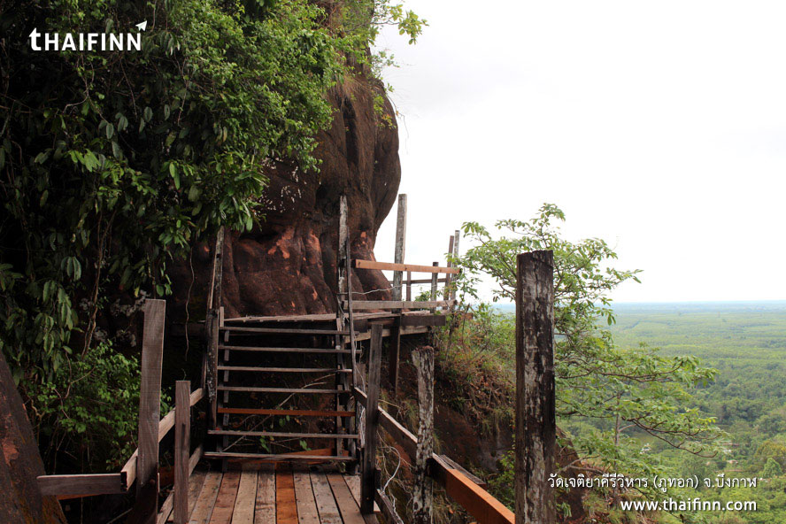 วัดเจติยาคีรีวิหาร (ภูทอก) จังหวัดบึงกาฬ วัดเจติยาคีรีวิหาร (ภูทอก) จังหวัดบึงกาฬ)