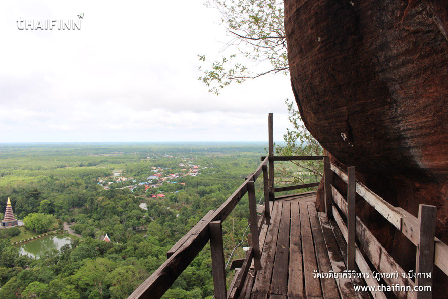 วัดเจติยาคีรีวิหาร (ภูทอก) จังหวัดบึงกาฬ วัดเจติยาคีรีวิหาร (ภูทอก) จังหวัดบึงกาฬ)