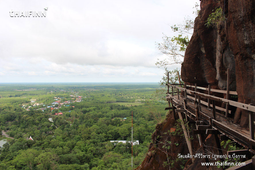 วัดเจติยาคีรีวิหาร (ภูทอก) จังหวัดบึงกาฬ วัดเจติยาคีรีวิหาร (ภูทอก) จังหวัดบึงกาฬ