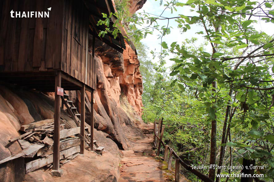 วัดเจติยาคีรีวิหาร (ภูทอก) จังหวัดบึงกาฬ วัดเจติยาคีรีวิหาร (ภูทอก) จังหวัดบึงกาฬ