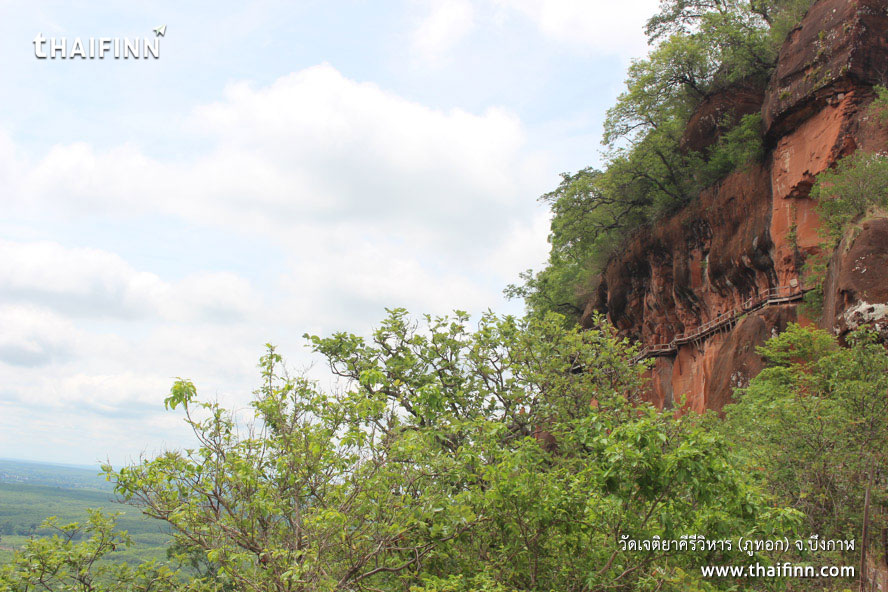 วัดเจติยาคีรีวิหาร (ภูทอก) จังหวัดบึงกาฬ วัดเจติยาคีรีวิหาร (ภูทอก) จังหวัดบึงกาฬ)