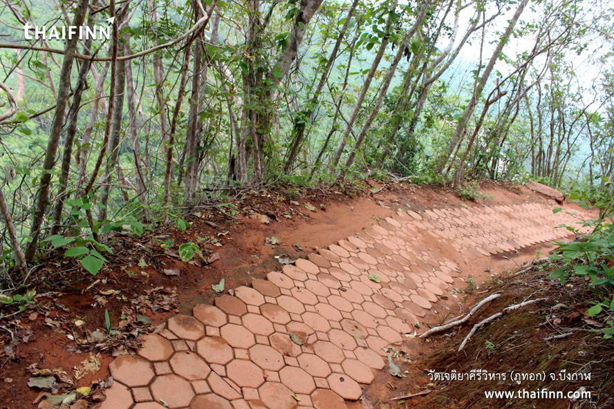 วัดเจติยาคีรีวิหาร (ภูทอก) จังหวัดบึงกาฬ วัดเจติยาคีรีวิหาร (ภูทอก) จังหวัดบึงกาฬ)