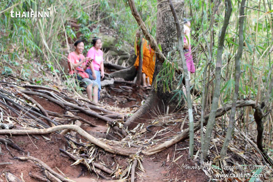 วัดเจติยาคีรีวิหาร (ภูทอก) จังหวัดบึงกาฬ วัดเจติยาคีรีวิหาร (ภูทอก) จังหวัดบึงกาฬ)